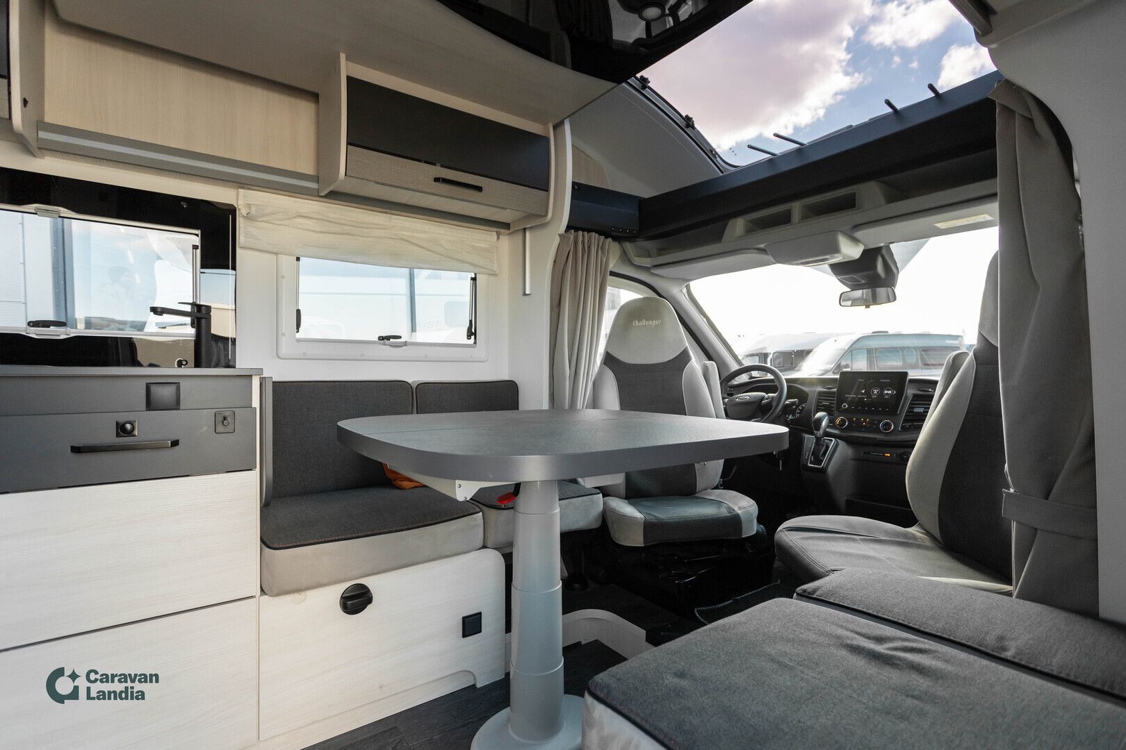 Challenger 328 Graphite Ultimate 2.0 EcoBlue 170hv ** DIESEL-KESKUSLÄMMITYS, SAAREKEVUODE, SÄHKÖ-HUBBET, AURINKOPANEELI **, kuva 8