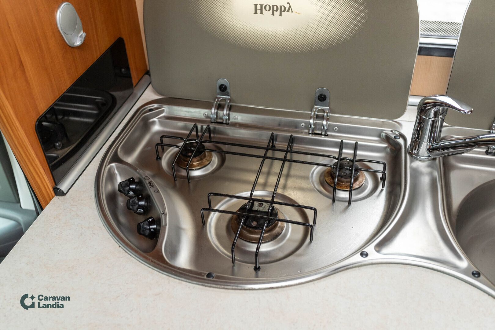 Hobby T 555 AK FS 2.2 TDCi 130hv ** TRUMA-SÄHKÖPATRUUNA, PITKITTÄINEN-PARIVUODE, MARKIISI **, kuva 10