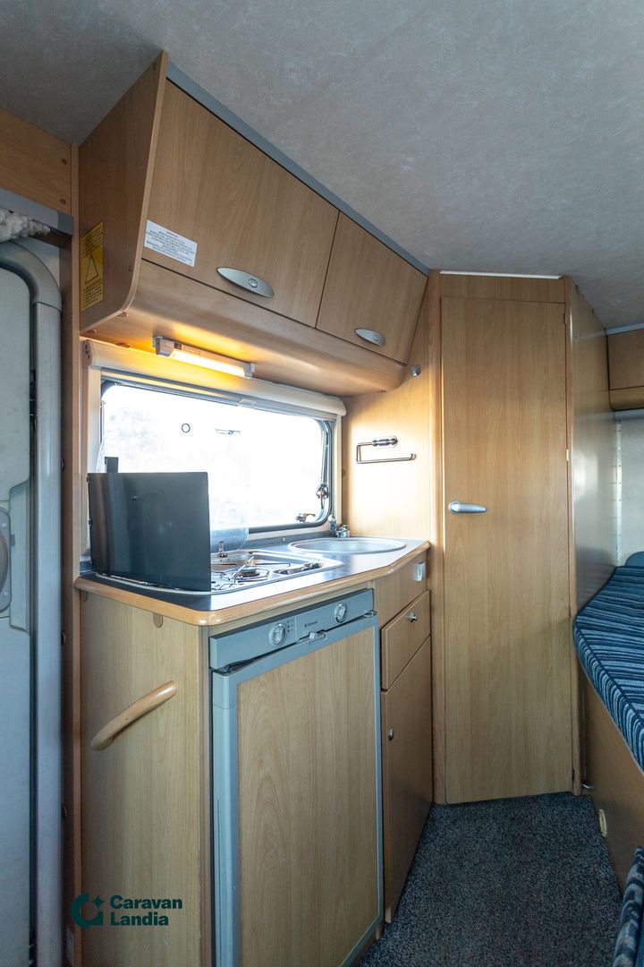 Adria Coral Sport S 573 DS 2.3 Mjet 130 hv ** TRUMA, PITKITTÄINEN PARIVUODE, VASTAKKAINEN ISTUINRYHMÄ **, kuva 11
