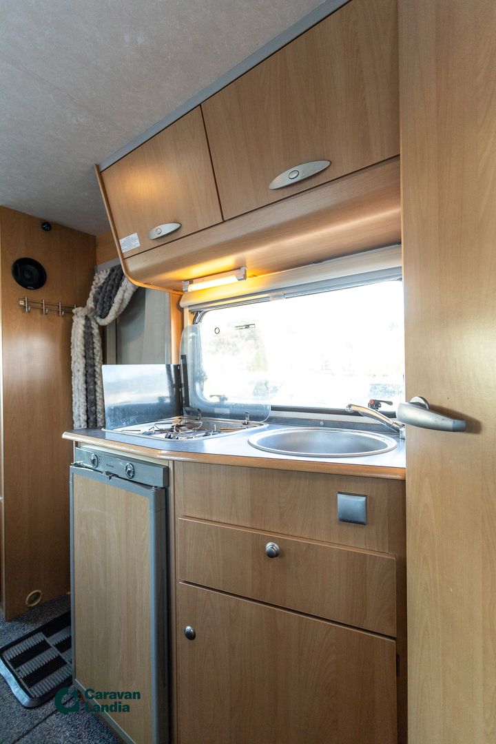 Adria Coral Sport S 573 DS 2.3 Mjet 130 hv ** TRUMA, PITKITTÄINEN PARIVUODE, VASTAKKAINEN ISTUINRYHMÄ **, kuva 13