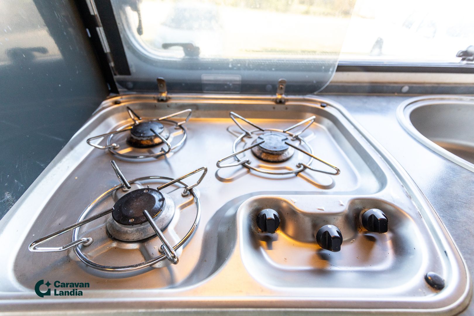 Adria Coral Sport S 573 DS 2.3 Mjet 130 hv ** TRUMA, PITKITTÄINEN PARIVUODE, VASTAKKAINEN ISTUINRYHMÄ **, kuva 14