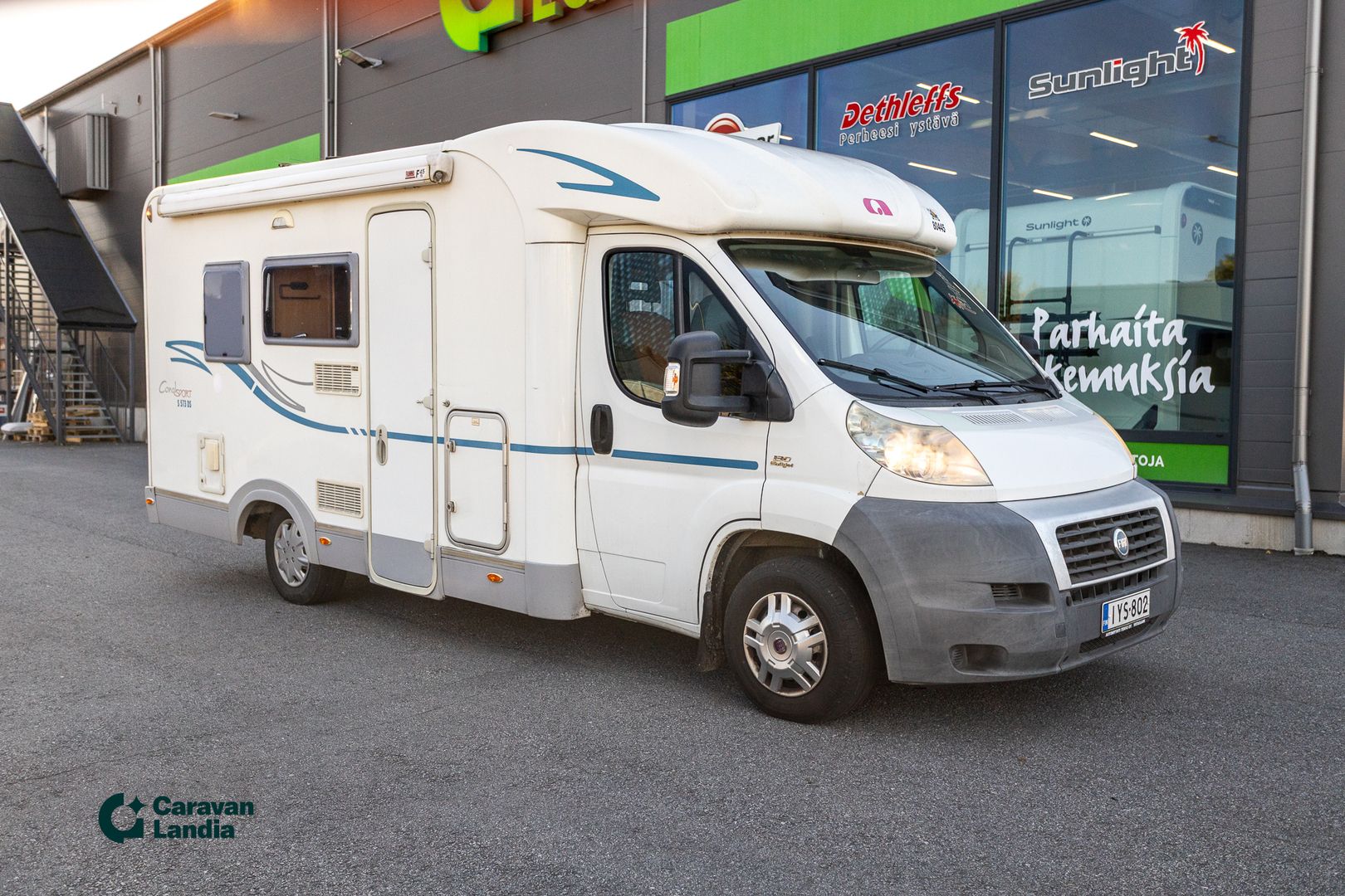 Adria Coral Sport S 573 DS 2.3 Mjet 130 hv ** TRUMA, PITKITTÄINEN PARIVUODE, VASTAKKAINEN ISTUINRYHMÄ **, kuva 1