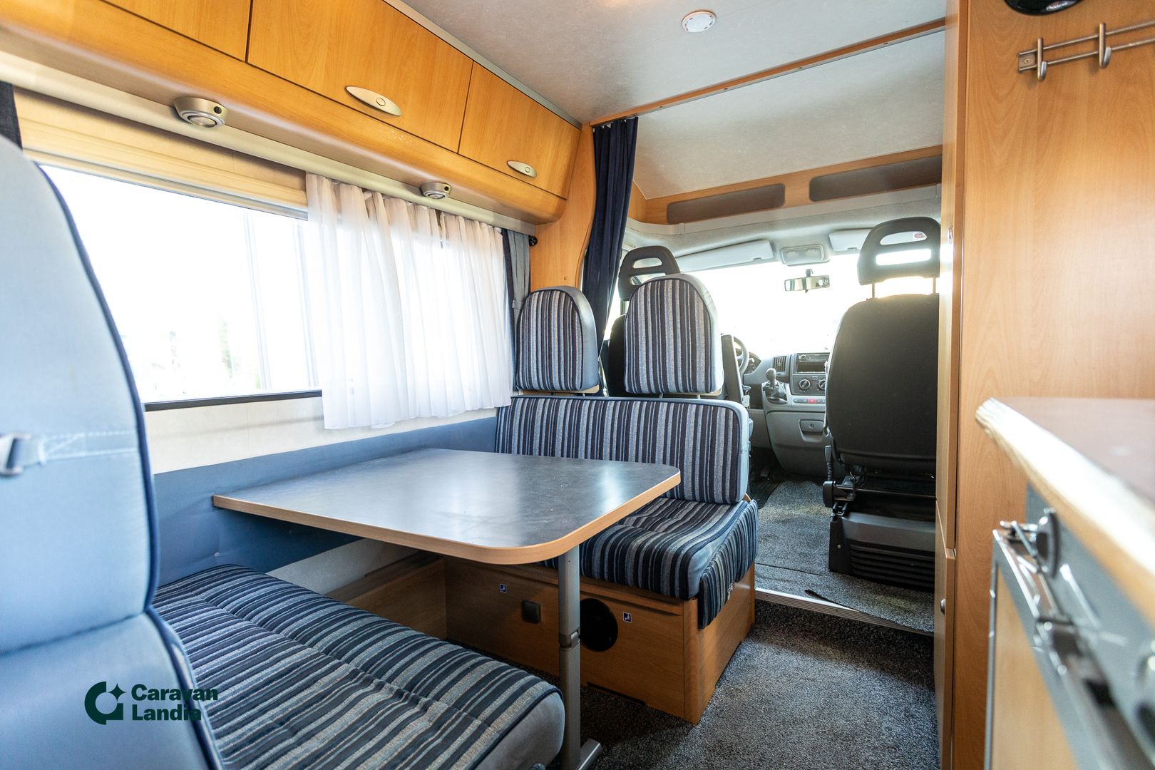 Adria Coral Sport S 573 DS 2.3 Mjet 130 hv ** TRUMA, PITKITTÄINEN PARIVUODE, VASTAKKAINEN ISTUINRYHMÄ **, kuva 20