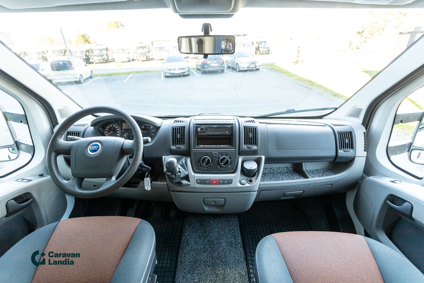 Adria Coral Sport S 573 DS 2.3 Mjet 130 hv ** TRUMA, PITKITTÄINEN PARIVUODE, VASTAKKAINEN ISTUINRYHMÄ **, kuva 6