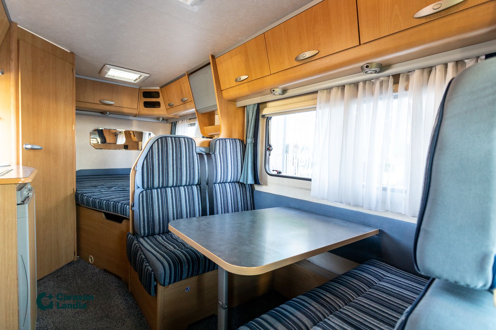 Adria Coral Sport S 573 DS 2.3 Mjet 130 hv ** TRUMA, PITKITTÄINEN PARIVUODE, VASTAKKAINEN ISTUINRYHMÄ **, kuva 9