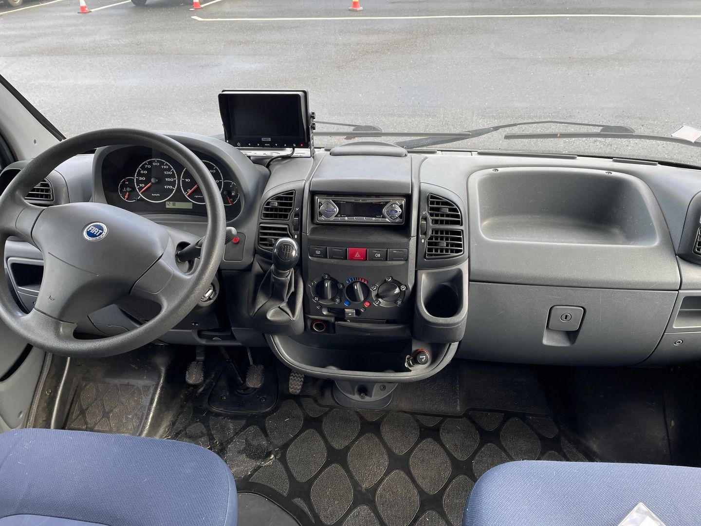 Adria Coral 660 DP 2.8 JTD 130hv ** TRUMA, PARIVUODE, ISO-PÖYTÄRYHMÄ, MARKIISI **, kuva 4