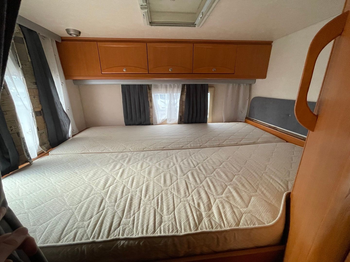 Adria Coral 660 DP 2.8 JTD 130hv ** TRUMA, PARIVUODE, ISO-PÖYTÄRYHMÄ, MARKIISI **, kuva 8