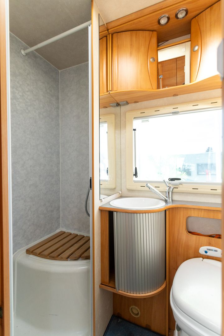 Adria Izola S687 SPG 2.5 dCI 115hv ** TRUMA (KAASU/SÄHKÖ), 2X ILMASTOINTI, VAKKARI **, kuva 16