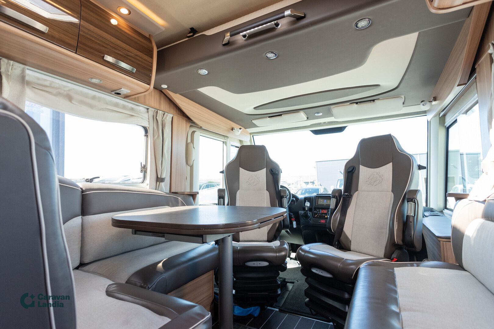 Knaus Sun I 900 LEG 2.3 Mjet 170 HV ** ALDE, ERILLISVUOTEET, HUBBET LASKUVUODE, ILMASTOINTI, AUTOMAATTI **, kuva 9