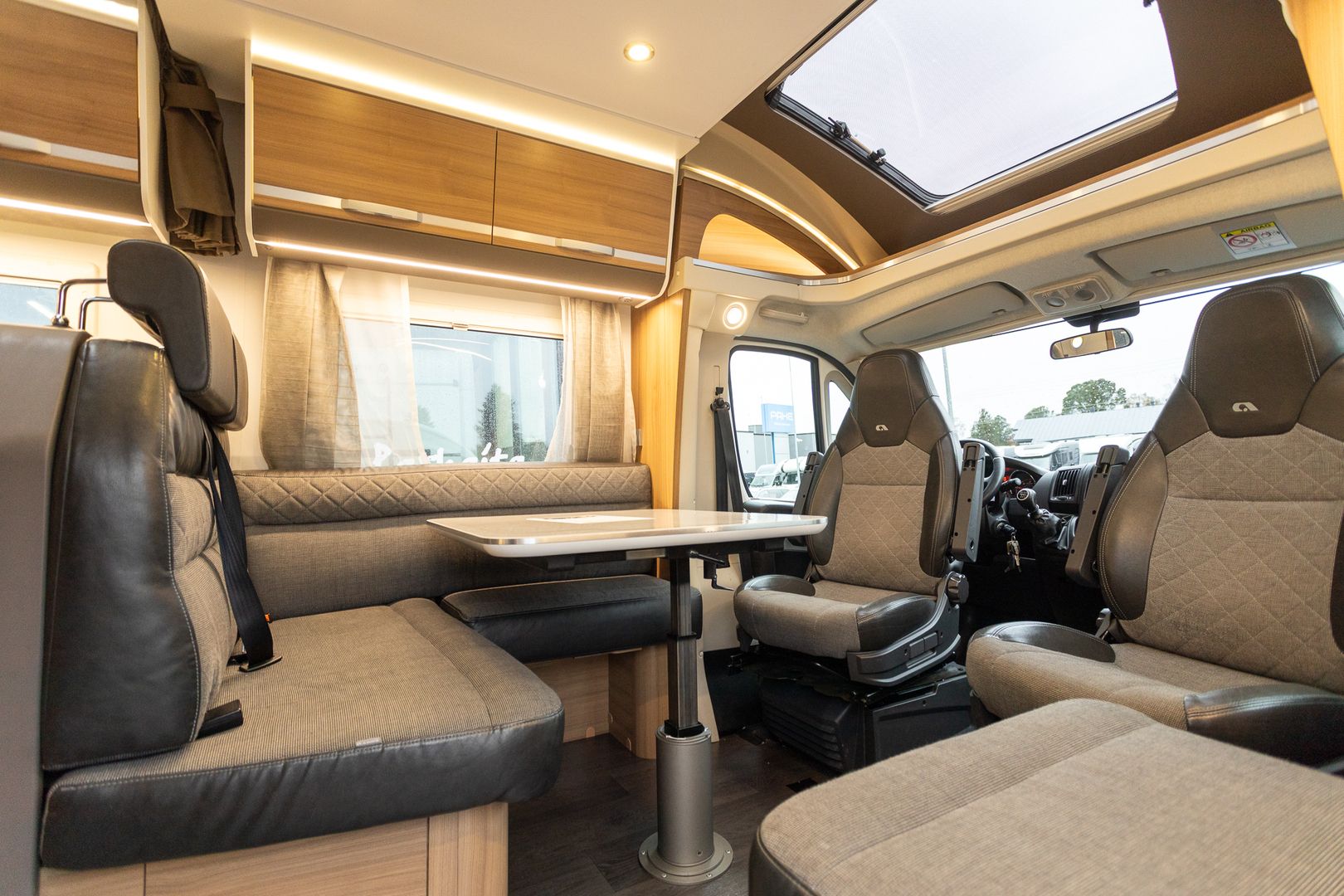 Adria Matrix 670 SL Axess 2.2 BlueHDi 165hv ** SIS. ALV, TRUMA-TALVIPAKETTI, ERILLISVUOTEET, TODELLA SUOSITTU MALLI **, kuva 11