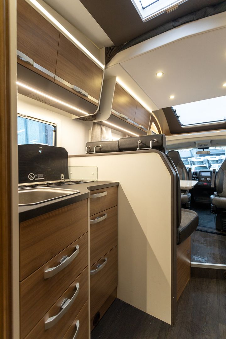 Adria Matrix 670 SL Axess 2.2 BlueHDi 165hv ** SIS. ALV, TRUMA-TALVIPAKETTI, ERILLISVUOTEET, TODELLA SUOSITTU MALLI **, kuva 14