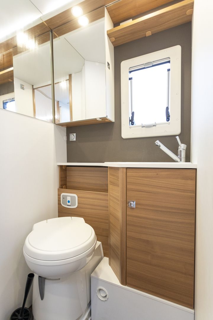 Adria Matrix 670 SL Axess 2.2 BlueHDi 165hv ** SIS. ALV, TRUMA-TALVIPAKETTI, ERILLISVUOTEET, TODELLA SUOSITTU MALLI **, kuva 18