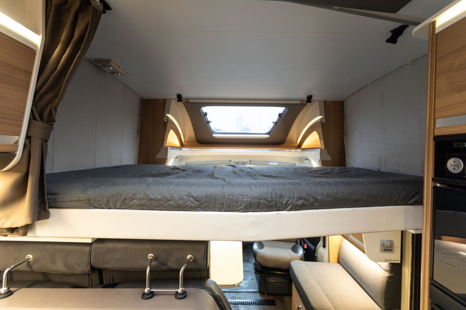 Adria Matrix 670 SL Axess 2.2 BlueHDi 165hv ** SIS. ALV, TRUMA-TALVIPAKETTI, ERILLISVUOTEET, TODELLA SUOSITTU MALLI **, kuva 24