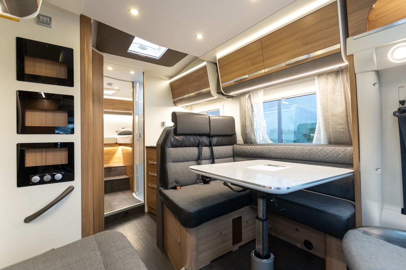 Adria Matrix 670 SL Axess 2.2 BlueHDi 165hv ** SIS. ALV, TRUMA-TALVIPAKETTI, ERILLISVUOTEET, TODELLA SUOSITTU MALLI **, kuva 9