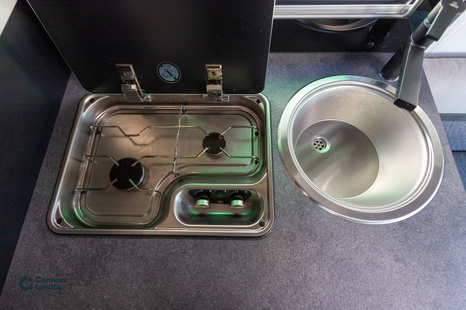 Challenger 328 Graphite Premium 170hv **SAAREKEVUODE, 2xILMASTOINTI, AURINKOPANEELI**, kuva 13
