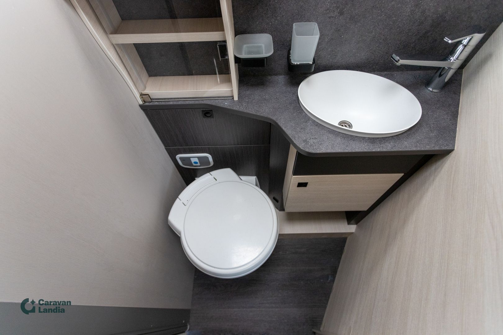 Challenger 328 Graphite Premium 170hv **SAAREKEVUODE, 2xILMASTOINTI, AURINKOPANEELI**, kuva 15