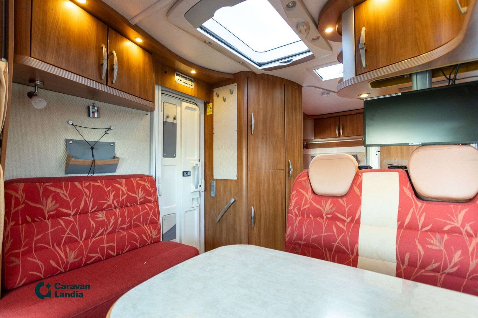 Hymer 653 2.2 TDCi ** OHJAAMO ILMASTOINTI, PARIVUODE, TRUMA**, kuva 10