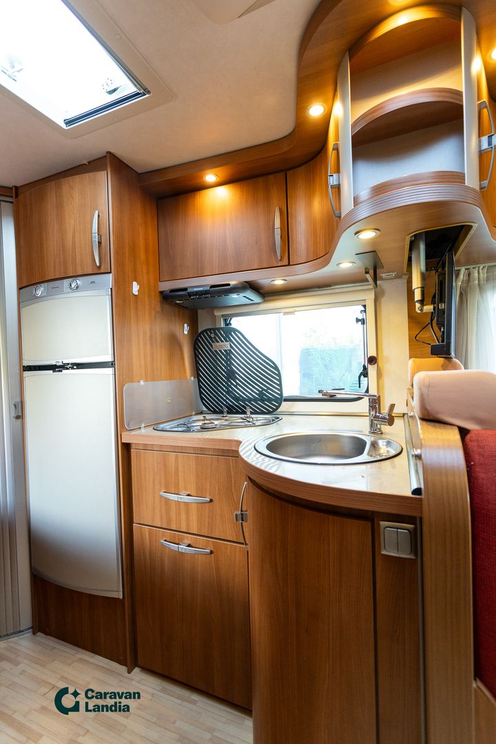 Hymer 653 2.2 TDCi ** OHJAAMO ILMASTOINTI, PARIVUODE, TRUMA**, kuva 12
