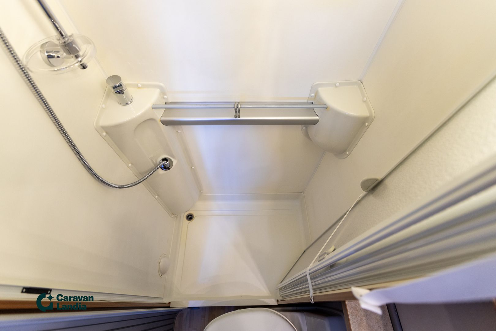 Hymer 653 2.2 TDCi ** OHJAAMO ILMASTOINTI, PARIVUODE, TRUMA**, kuva 19