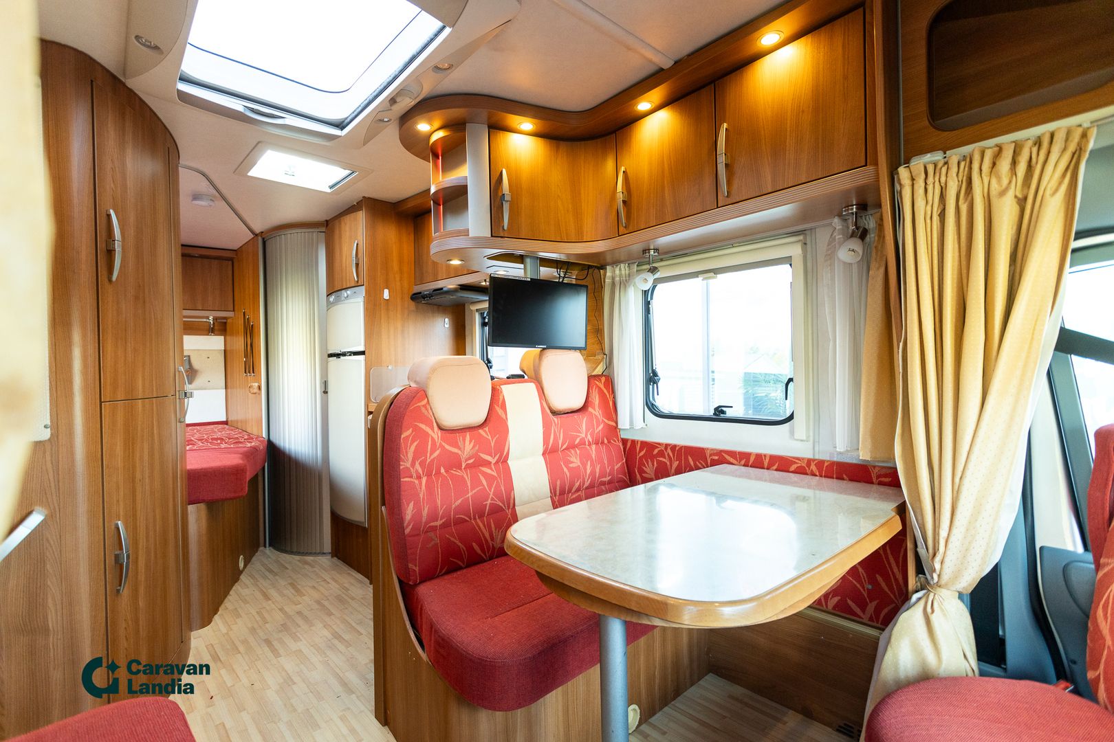 Hymer 653 2.2 TDCi ** OHJAAMO ILMASTOINTI, PARIVUODE, TRUMA**, kuva 9