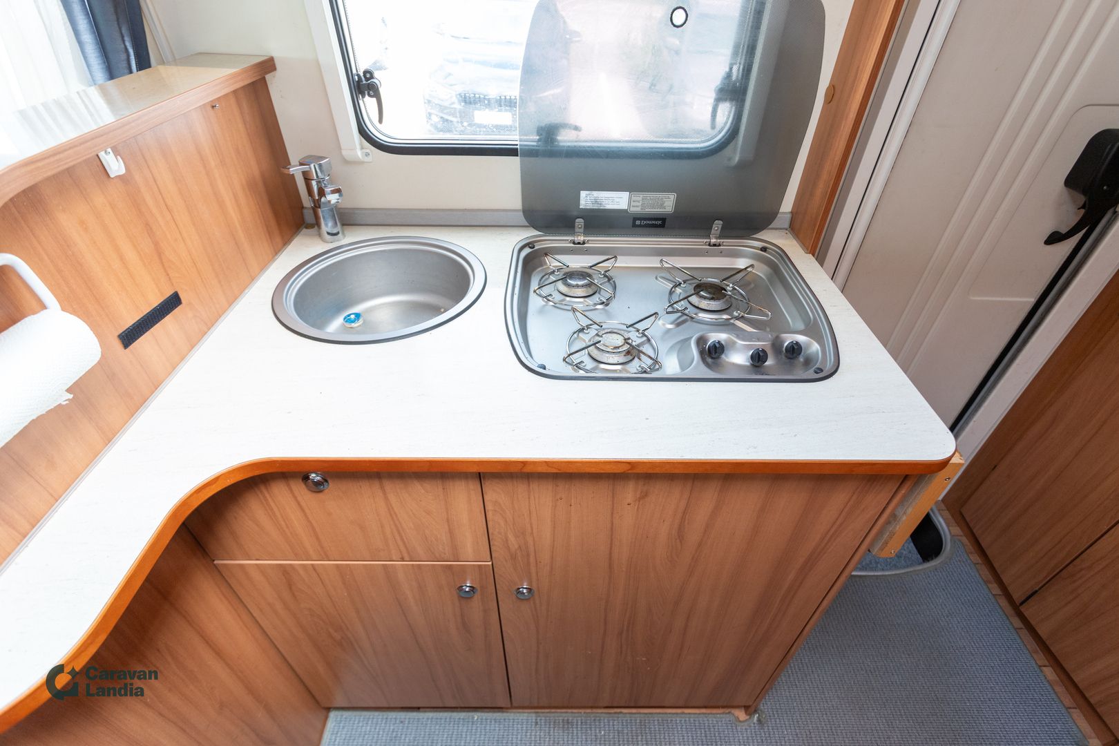 Weinsberg TI 550 MH 130hv **AURINKOPANEELI, LASKUVUODE, INVERTTERI, TRUMA (KAASU/SÄHKÖ)**, kuva 9