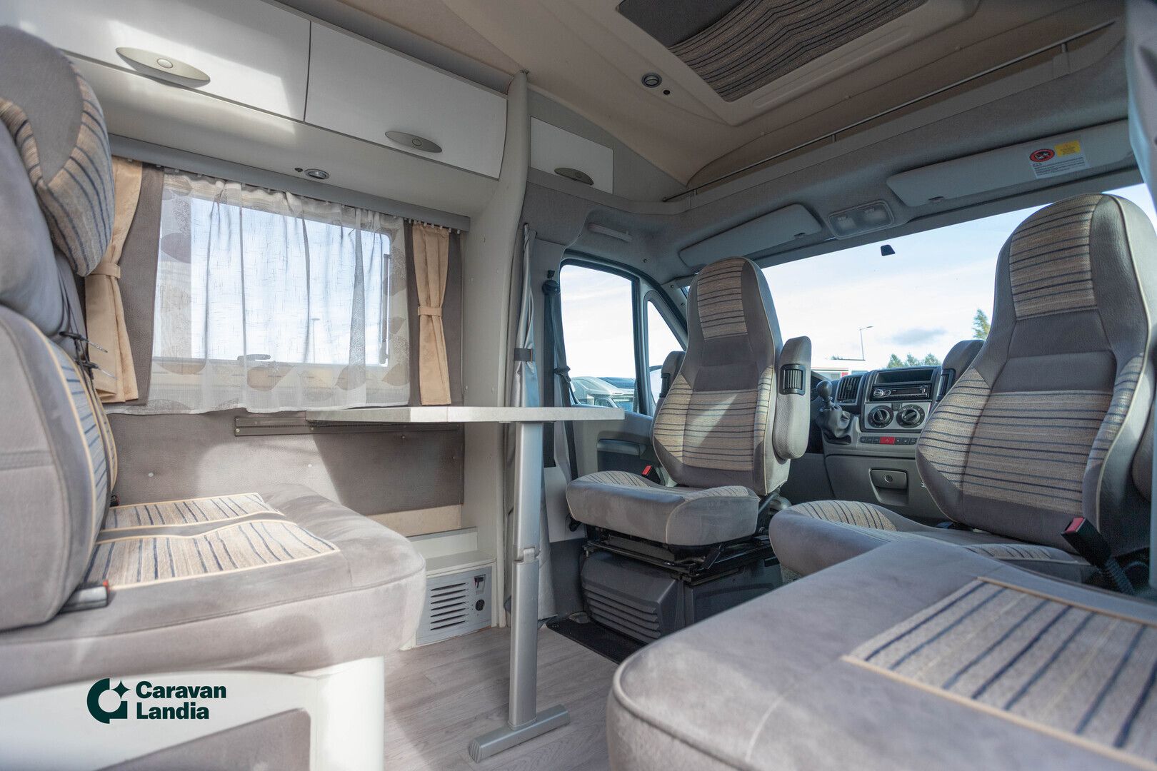 Adria Coral S 660 SL 2.3 Mjet 130hv ** TRUMA, ERILLISVUOTEET, MARKIISI **, kuva 9