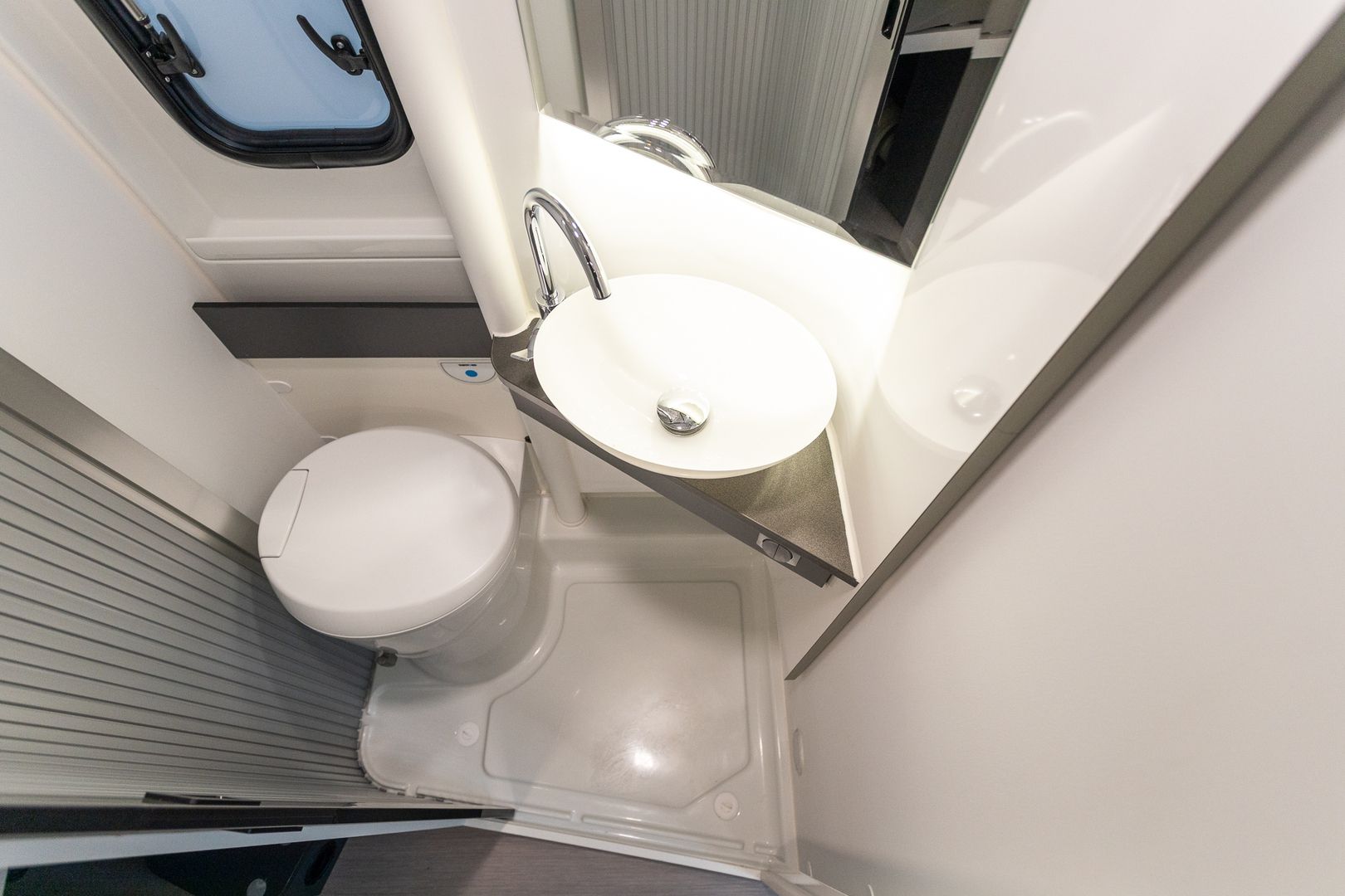 Adria Twin Supreme 600 SPB 2.3 Mjet 160hv ** 9-AUTOMAATTI, TRUMA (KAASU/SÄHKÖ), 2 X ILMASTOINTI **, kuva 21