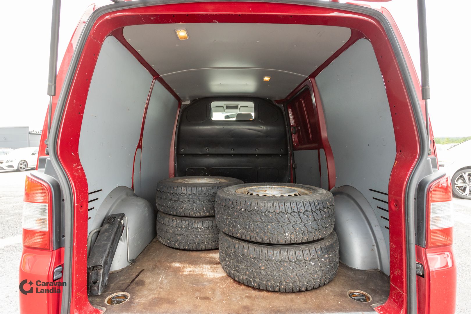 Volkswagen Transporter 2.0 TDI 62kw umpipakettiauto ** Suomi-auto / Koukku / 2x Renkaat **, kuva 11