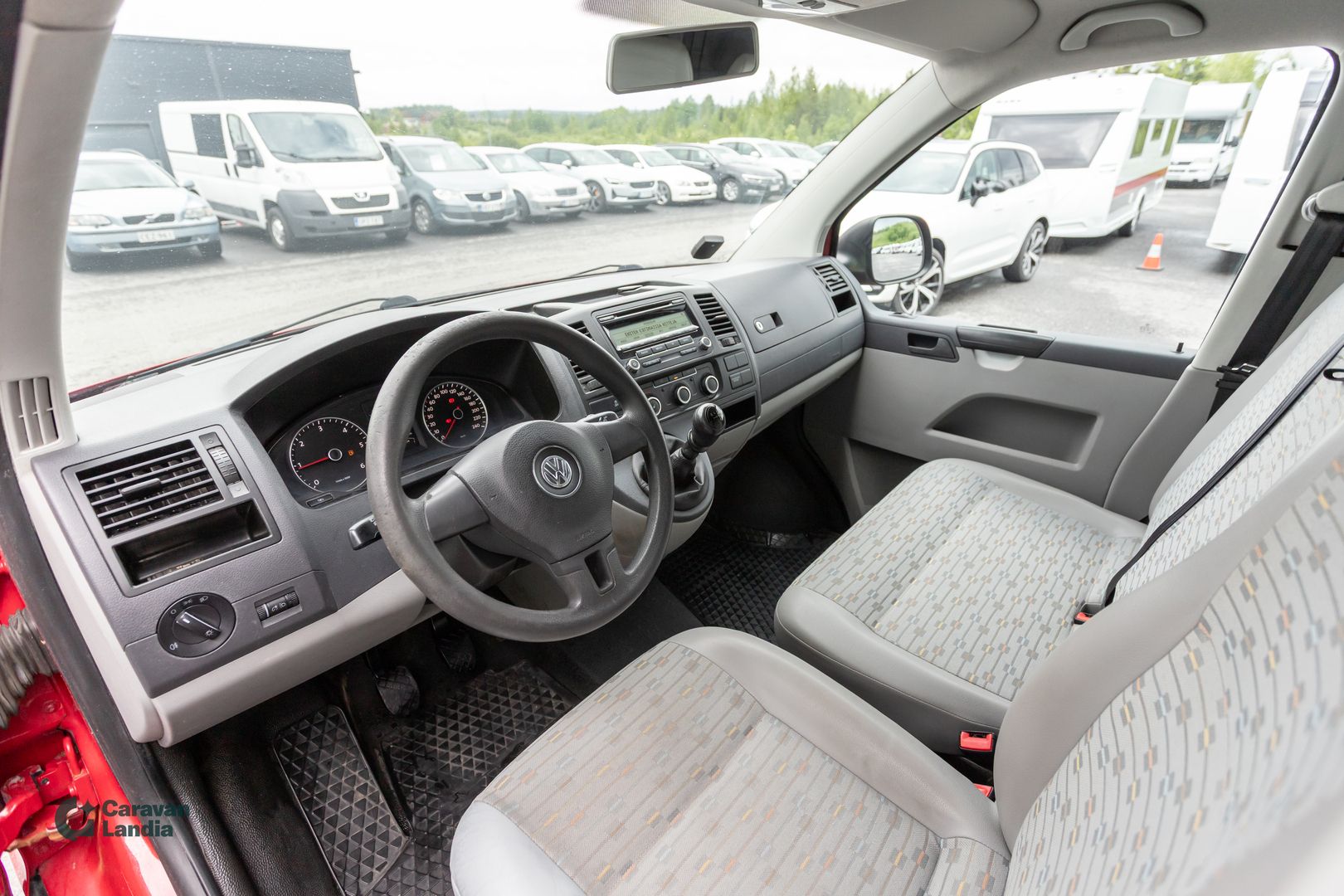 Volkswagen Transporter 2.0 TDI 62kw umpipakettiauto ** Suomi-auto / Koukku / 2x Renkaat **, kuva 6