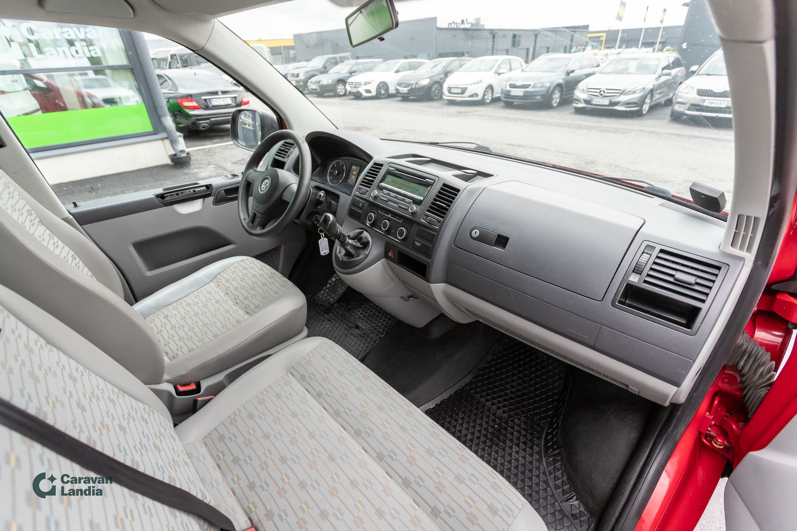 Volkswagen Transporter 2.0 TDI 62kw umpipakettiauto ** Suomi-auto / Koukku / 2x Renkaat **, kuva 7
