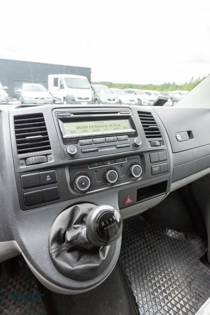 Volkswagen Transporter 2.0 TDI 62kw umpipakettiauto ** Suomi-auto / Koukku / 2x Renkaat **, kuva 9