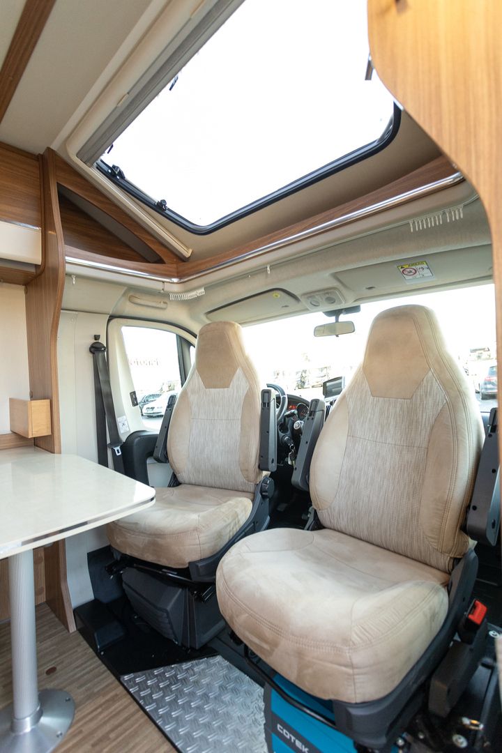 Carado T 135 2.3 Mjet 130hv ** TRUMA (KAASU/SÄHKÖ), PITKITTÄINEN PARIVUODE, VETOKOUKKU **, kuva 12