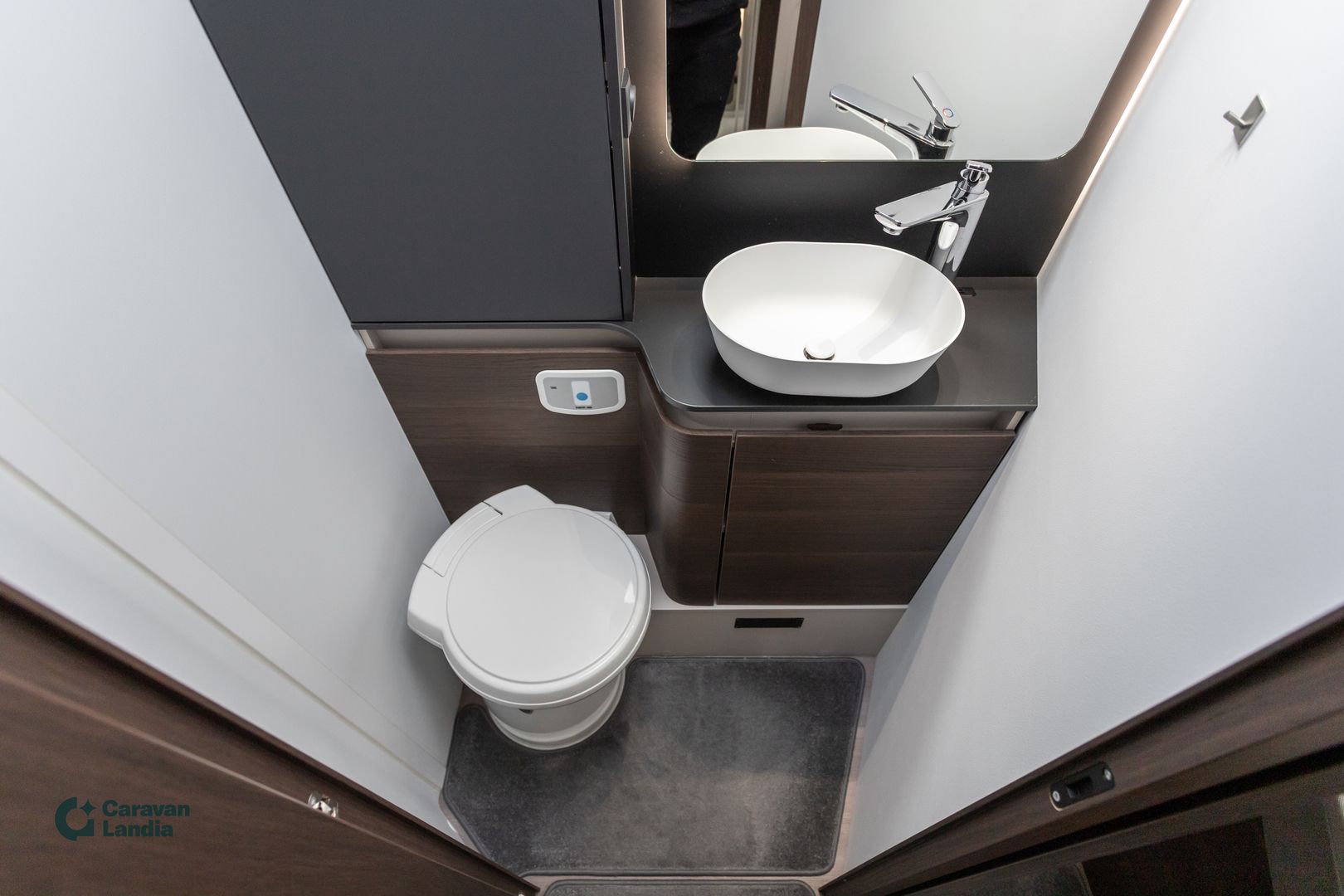Adria Matrix Supreme 670 SC 2.2 Mjet 160hv ** ALDE, SAAREKEVUODE, SÄHKÖ-HUBBET, 2X ILMASTOINTI **, kuva 14