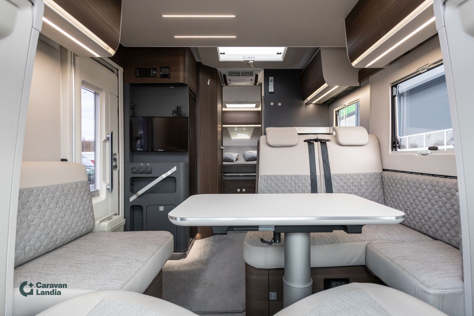 Adria Matrix Supreme 670 SC 2.2 Mjet 160hv ** ALDE, SAAREKEVUODE, SÄHKÖ-HUBBET, 2X ILMASTOINTI **, kuva 7