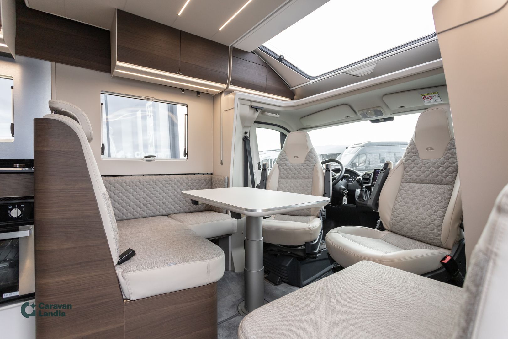 Adria Matrix Supreme 670 SC 2.2 Mjet 160hv ** ALDE, SAAREKEVUODE, SÄHKÖ-HUBBET, 2X ILMASTOINTI **, kuva 8