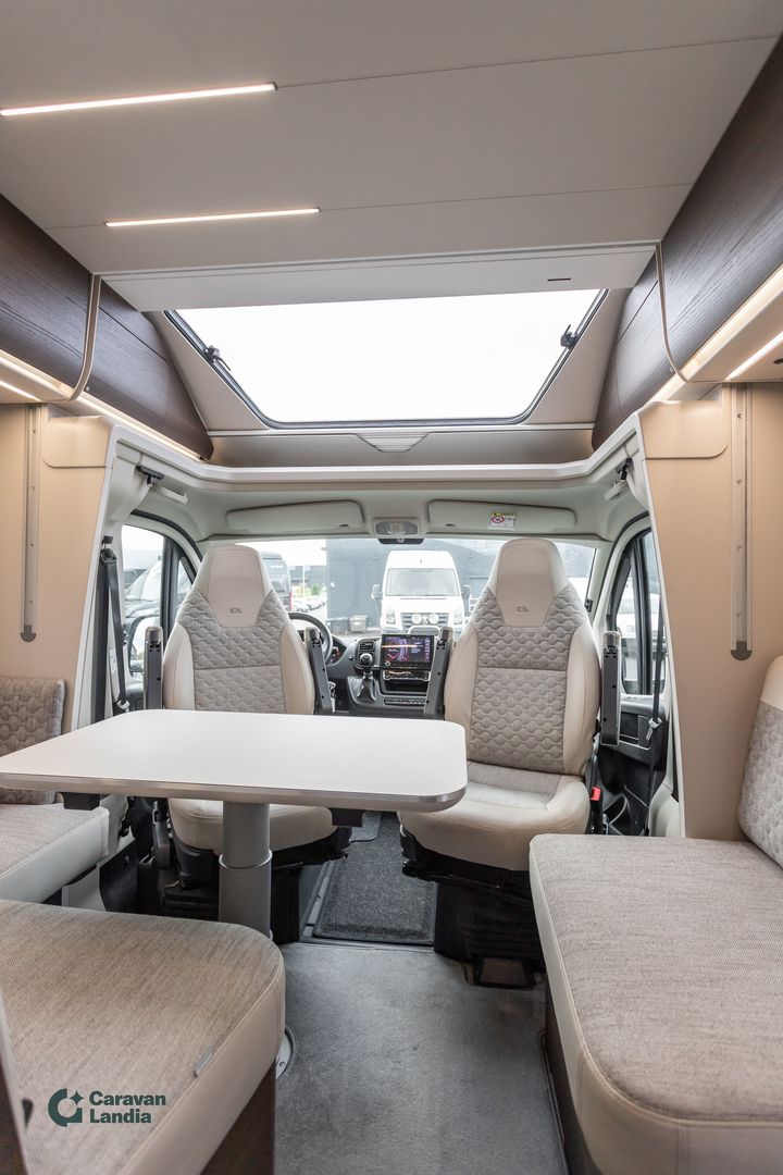 Adria Matrix Supreme 670 SC 2.2 Mjet 160hv ** ALDE, SAAREKEVUODE, SÄHKÖ-HUBBET, 2X ILMASTOINTI **, kuva 9