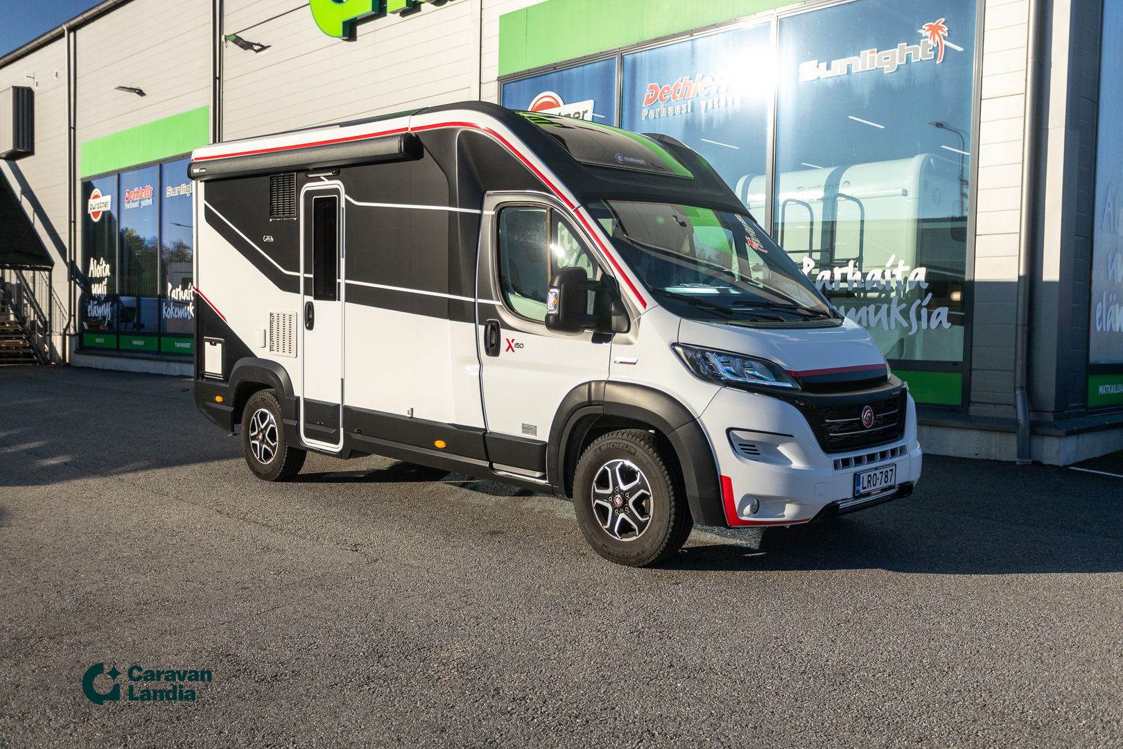 Challenger X 150 Open Edition 2.2 Mjet 160hv aut ** DIESEL-KESKUSLÄMMITYS, SÄHKÖ-HUBBET, AURINKOPANEELI, MARKIISI **, kuva 1