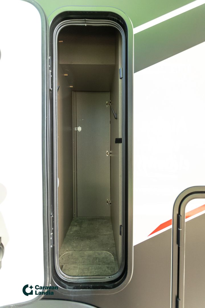 Challenger X 150 Open Edition 2.2 Mjet 160hv aut ** DIESEL-KESKUSLÄMMITYS, SÄHKÖ-HUBBET, AURINKOPANEELI, MARKIISI **, kuva 37