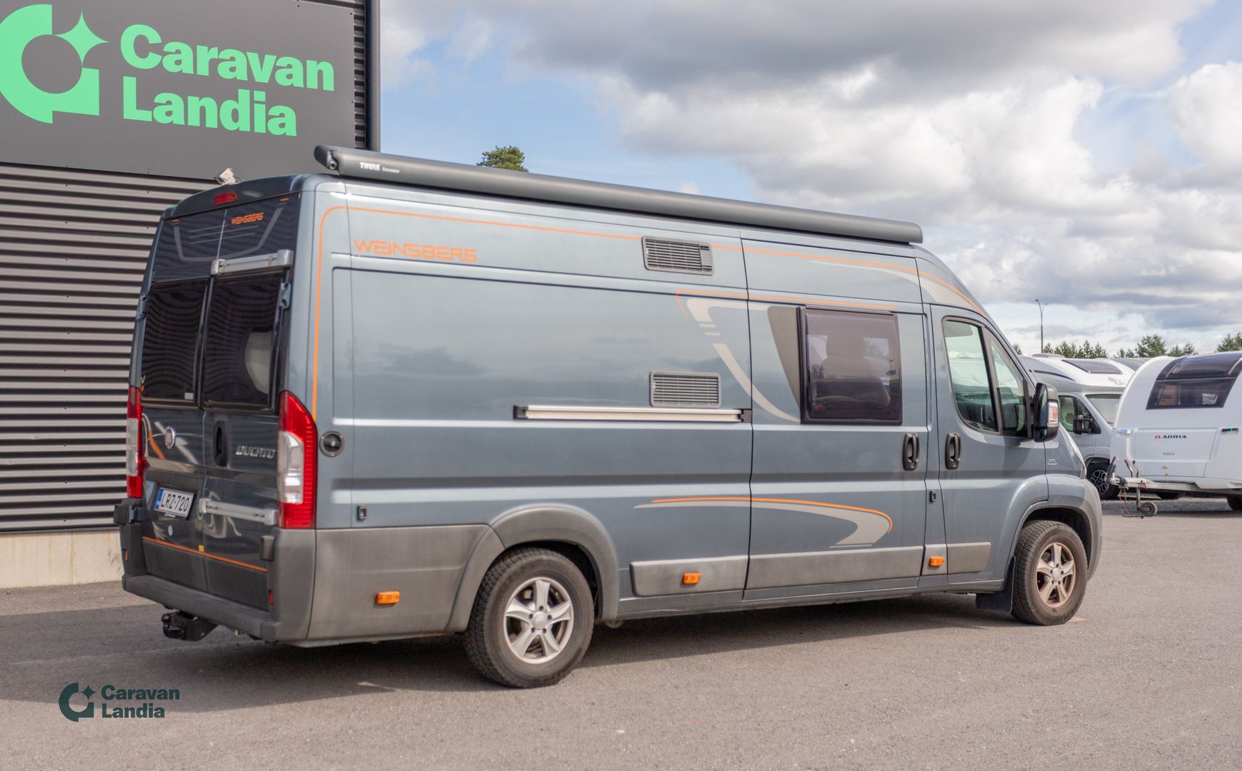Weinsberg CaraBus 631 ME 130hv **JUURI HUOLLETTU, ERILLISVUOTEET, TRUMA, VETOKOUKKU**, kuva 3
