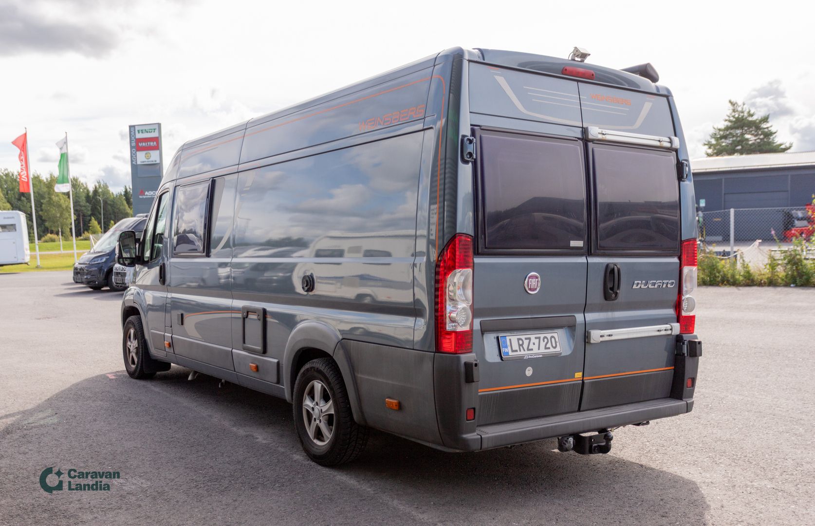 Weinsberg CaraBus 631 ME 130hv **JUURI HUOLLETTU, ERILLISVUOTEET, TRUMA, VETOKOUKKU**, kuva 4