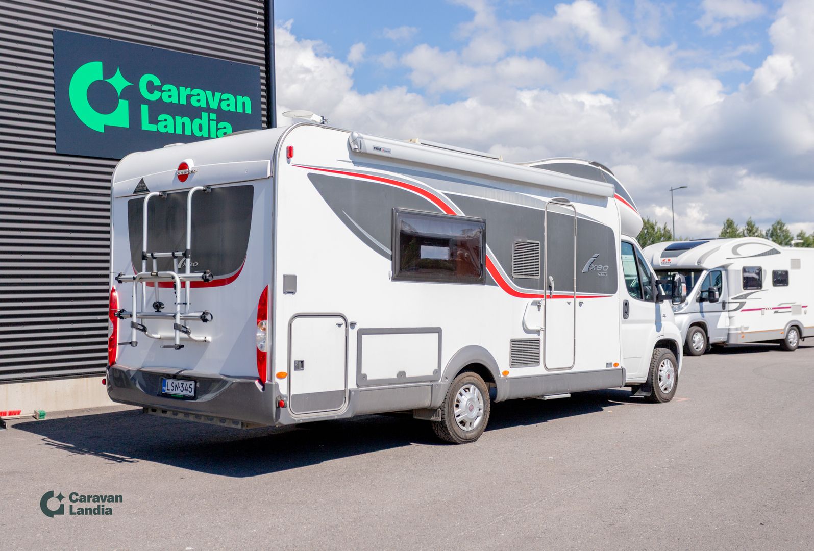 Burstner Ixeo IT740 2.3 Mjet 130hv ** TRUMA-SÄHKÖPATRUUNA, ERILLISVUOTEET, HUBBET-YLÄVUODE, AURINKOPANEELI**, kuva 3