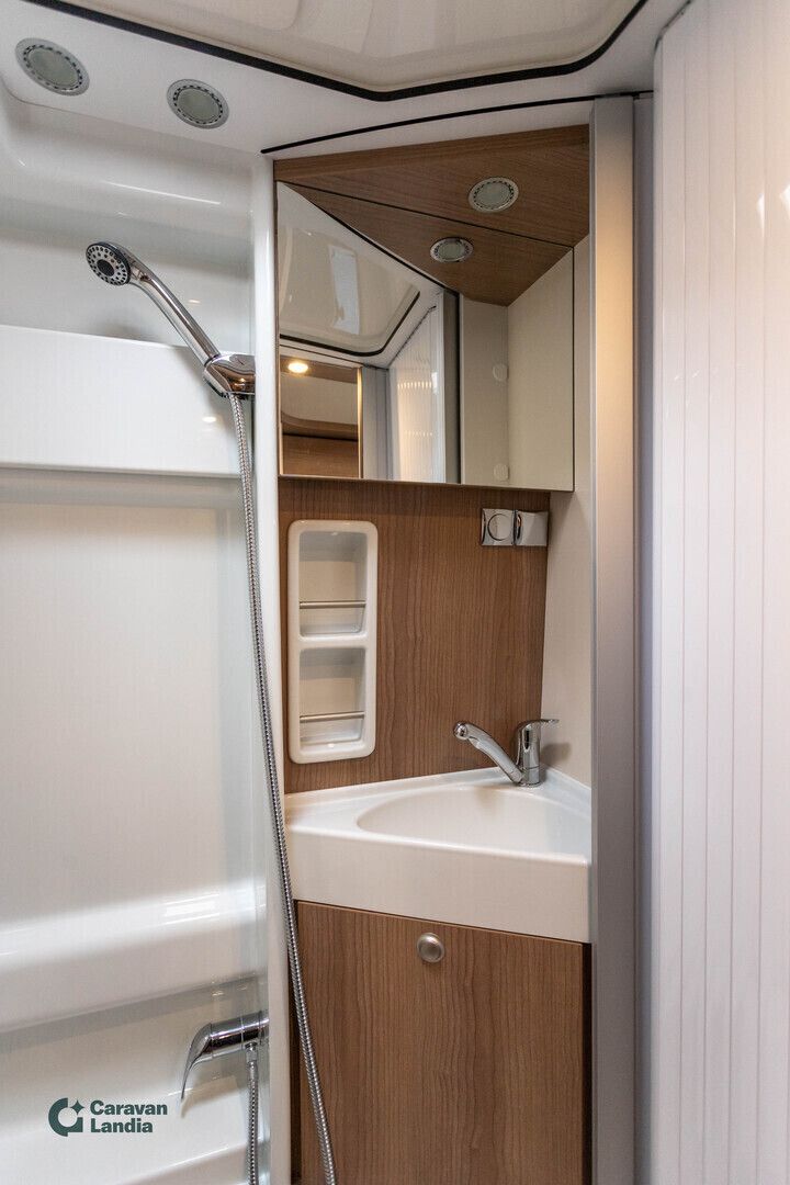 Carthago Malibu Van 600 140hv **VÄHÄN AJETTU, TRUMA, TODELLA NÄYTTÄVÄ, ERIKOISVANTEET**, kuva 15