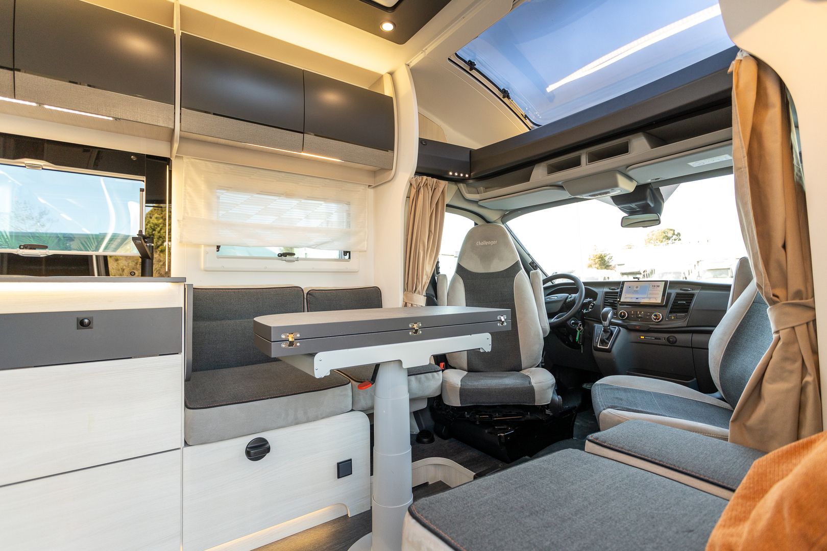 Challenger 328 Graphite Ultimate 2.0 EcoBlue 170hv ** DIESEL-KESKUSLÄMMITYS, SAAREKEVUODE, AURINKOPANEELI **, kuva 11