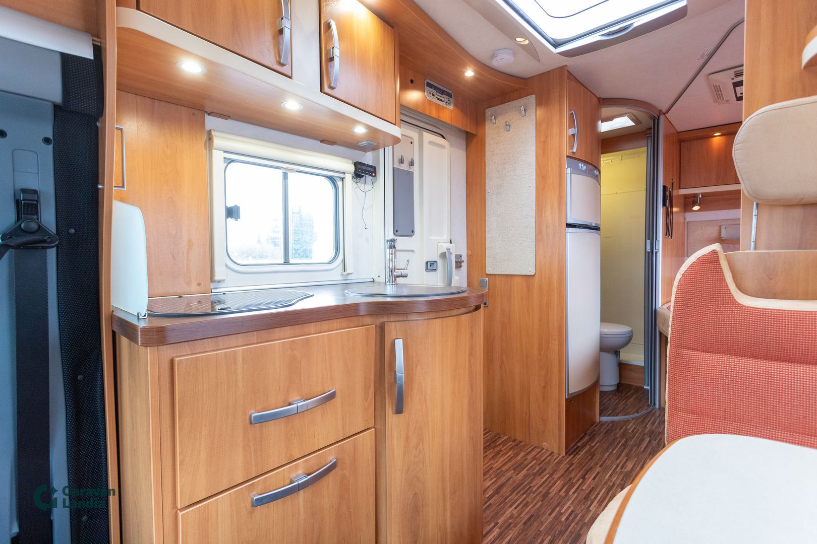 Hymer Tramp 552 CL 140hv **2xILMASTOINTI, PARIVUODE-PITKITTÄIN, MARKIISI, TAKATALLI**, kuva 11