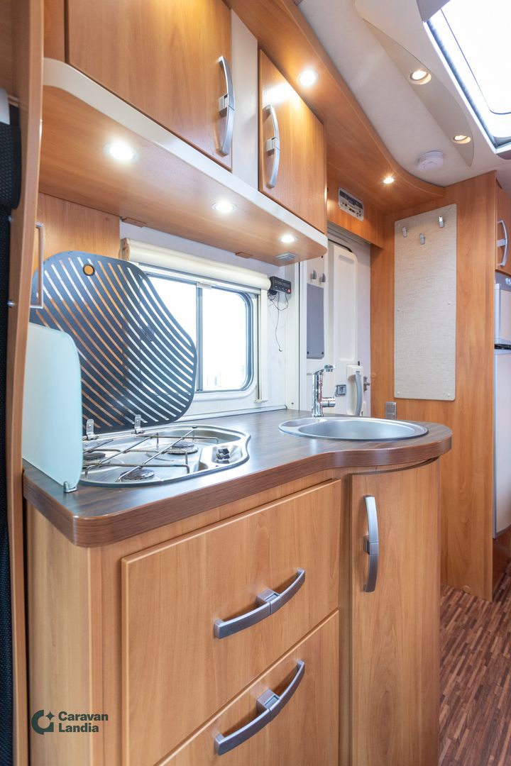 Hymer Tramp 552 CL 140hv **2xILMASTOINTI, PARIVUODE-PITKITTÄIN, MARKIISI, TAKATALLI**, kuva 12