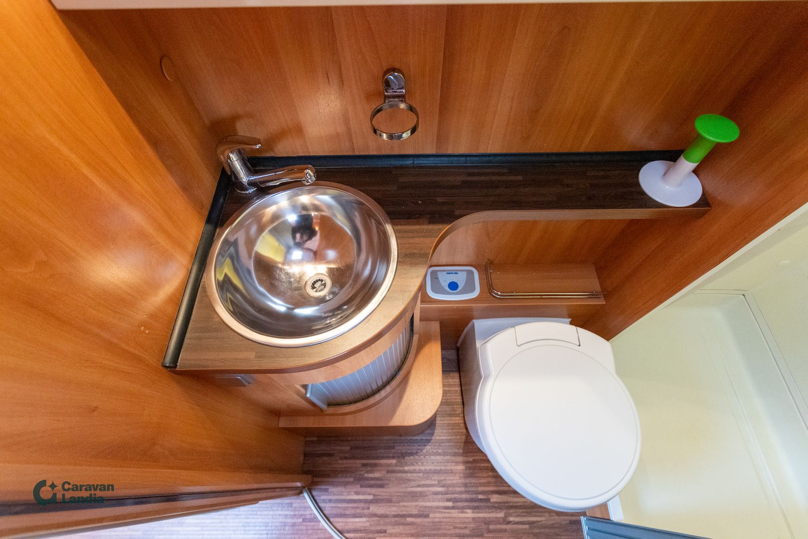 Hymer Tramp 552 CL 140hv **2xILMASTOINTI, PARIVUODE-PITKITTÄIN, MARKIISI, TAKATALLI**, kuva 14