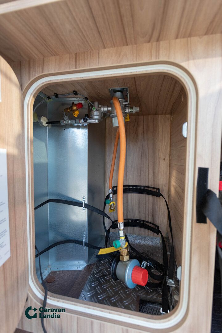Hymer YOSEMITE 2.3 Mjet 150hv ** VETOKOUKKU, PYÖRÄTELINE, ERILLISVUOTEET **, kuva 16