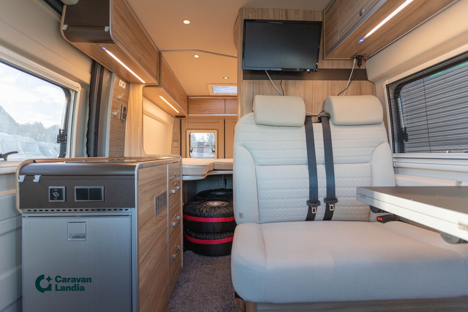 Hymer YOSEMITE 2.3 Mjet 150hv ** VETOKOUKKU, PYÖRÄTELINE, ERILLISVUOTEET **, kuva 6