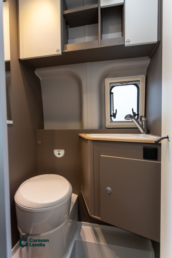 Lmc Innovan 2.0 EcoBlue 130 hv **TRUMA, PARIVUODE, MARKIISI, VETOKOUKKU **, kuva 14