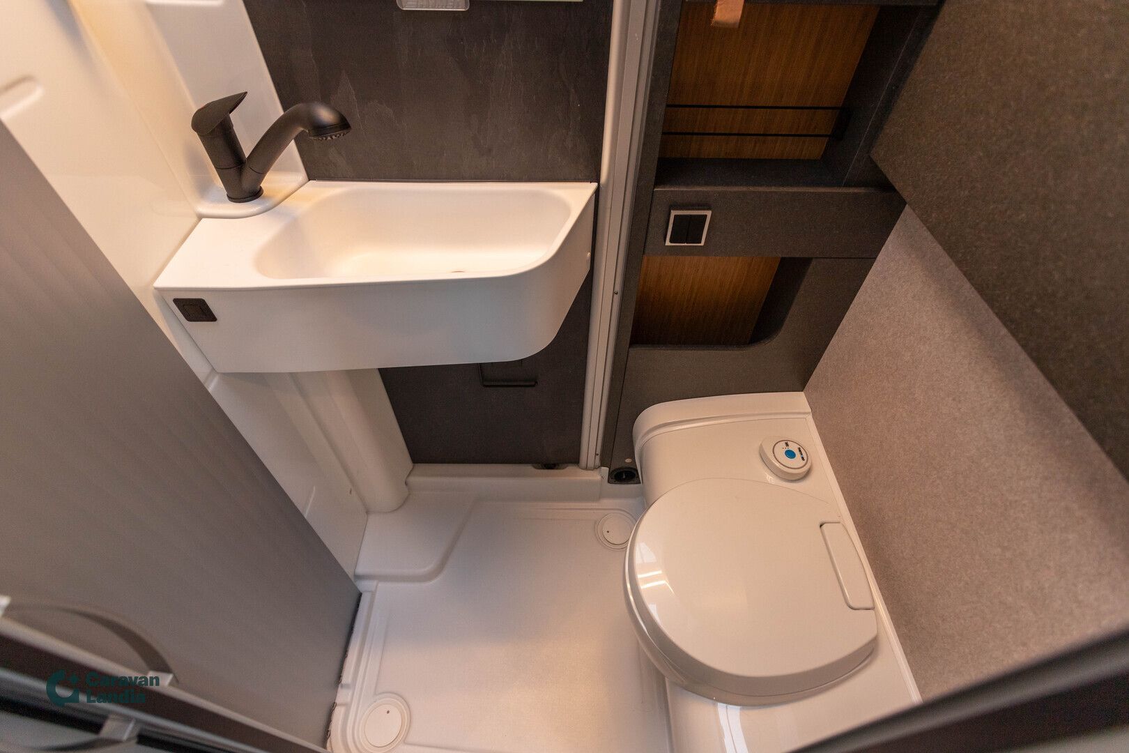 Hymer ML-T 570 Xperience 417 CDI 170hv ** DIESEL-TRUMA, ERILLISVUOTEET, AUTOMAATTI **, kuva 18
